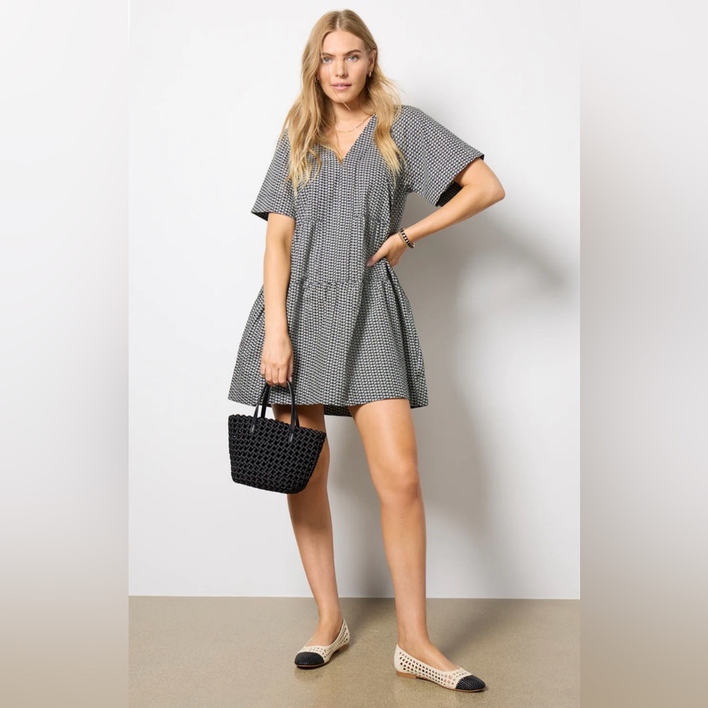 LIKE NEW Medium Ashlyn Shift Dress by Evereve